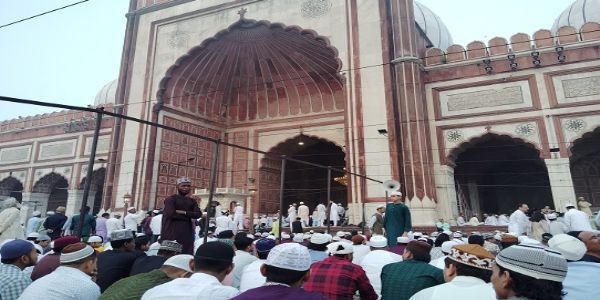 दिल्लीत ईद-उल-फित्रचा सण उत्साहात साजरा