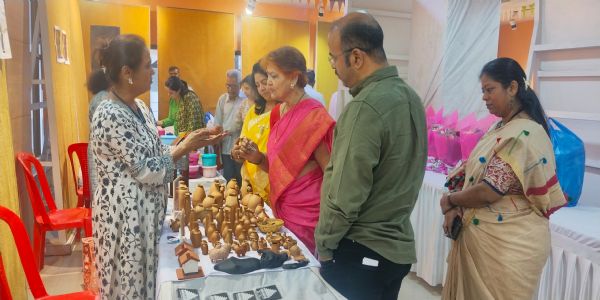 डोंबिवलीत महिलांच्या कलाकृतीचे प्रदर्शन