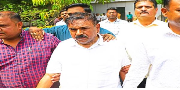 भोंदू ज्योतिषी खरात प्रकरणी राज्यभरात तीव्र प्रतिक्रिया