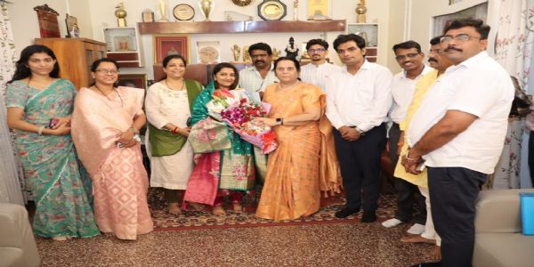 आसावरी संतोष जगदाळे यांनी घेतली डॉ. नीलम गोऱ्हे यांची भेट