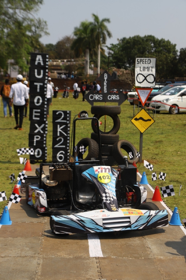 ऑटो एक्स्पोमधील वाहने ऑटो एक्स्पोमधील वाहने