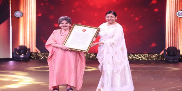 झी नाट्यगौरव २०२६ जीवनगौरव पुरस्कार सई परांजपे यांना प्रदान
