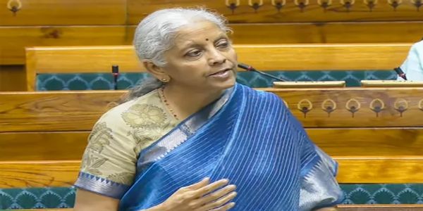 अर्थमंत्र्यांनी लोकसभेत 