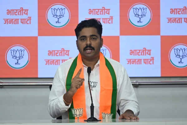 वंदनीय बाळासाहेब ठाकरेंचा ढाण्या वाघ उबाठांमुळे काँग्रेसचा गुलाम* भाजपाचे मुख्य प्रवक्ते नवनाथ बन यांचा घणाघात