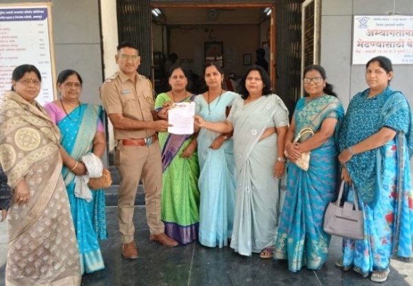 चांदूर बाजारात भोंदू बाबाचा धुमाकूळ  चांदूर बाजार पोलीस स्टेशन मध्ये महिलांची धडक, तक्रार दाखल