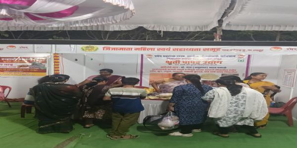 लातूर - बचत गटाच्या हिरकणींनी हाटमध्ये केली 33.79 लाखाची उलाढाल