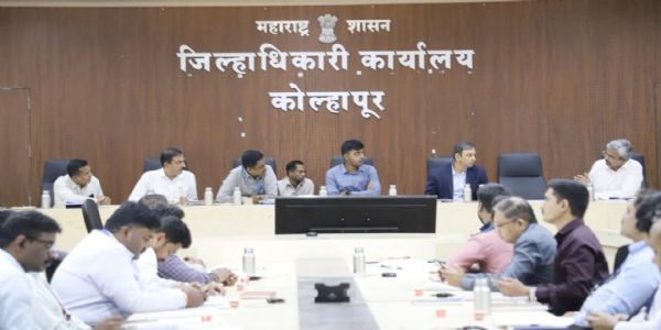 कोल्हापूर - बँकांनी योजनांमधील लाभाच्या पेंडन्सीबाबत तत्परता दाखवावी - जिल्हाधिकारी