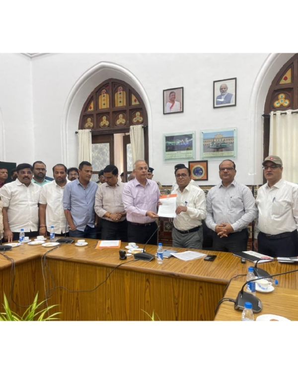 MNS Resume Dadar–Ratnagiri Passenger Train