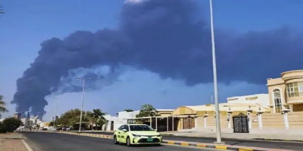 अबू धाबीमध्ये क्षेपणास्त्राचा मलबा पडल्याने दोघांचा मृत्यू