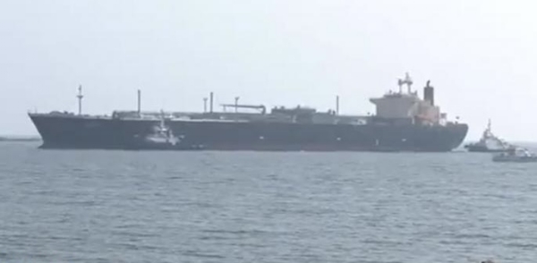 होर्मुज सामुद्रधुनीत अडकलेले भारतीय जहाज ‘जग वसंत’ एलपीजी गॅस घेऊन गुजरातमध्ये दाखल होर्मुज सामुद्रधुनीत अडकलेले भारतीय जहाज ‘जग वसंत’ एलपीजी गॅस घेऊन गुजरातमध्ये दाखल