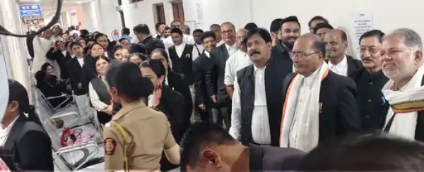 महाराष्ट्र अँड गोवा बार कौन्सिल मतपत्रिका मुंबईला रवाना: आठवडाभरात मतमोजणी सुरू होणार, अमरावतीतून 1202 मतदान महाराष्ट्र अँड गोवा बार कौन्सिल मतपत्रिका मुंबईला रवाना: आठवडाभरात मतमोजणी सुरू होणार, अमरावतीतून 1202 मतदान