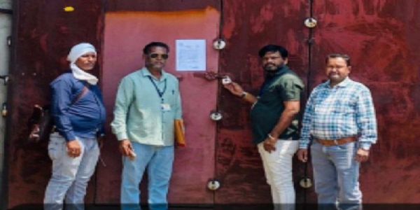 वलगाव रोड, नवसारी येथे थकबाकीदार मालमत्तेवर अमरावती मनपाची कारवाई; जप्ती करून सीलिंग