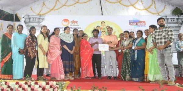 बचत गटाच्या हिरकणींनी हाटमध्ये केली सहा दिवसात 72.86 लाखांची उलाढाल