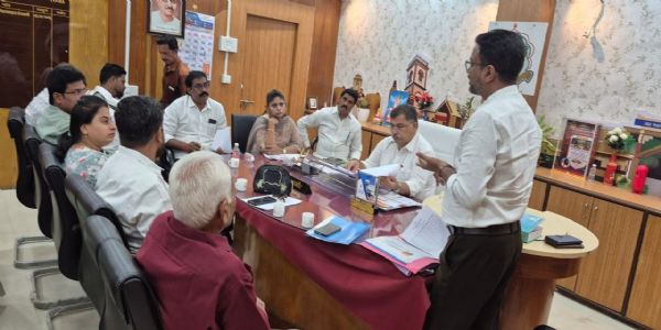 भटक्या कुत्र्यांच्या वाढत्या धोक्यावर अमरावती महापौरांची तातडीची बैठक; उपाययोजनांना गती देण्याचे निर्देश