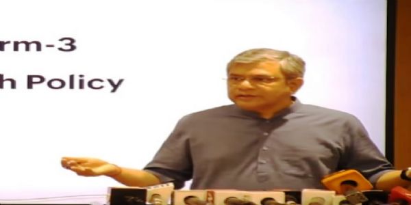 रेल्वेत मद्य, तंबाखू व धूम्रपानासारख्या कायद्याने आक्षेपार्ह जाहिरातींच्या प्रदर्शनावर बंदी - अश्विनी वैष्णव