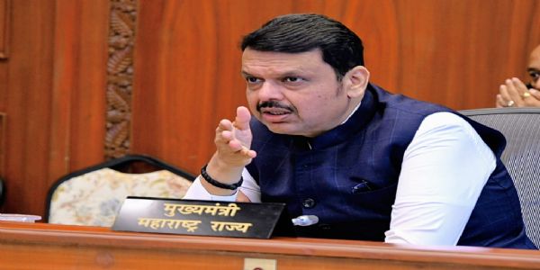 उद्योग परवानग्यांमध्ये सुलभतेसोबत महाराष्ट्रात वीजदरातही टप्प्याटप्प्याने घट होणार - मुख्यमंत्री