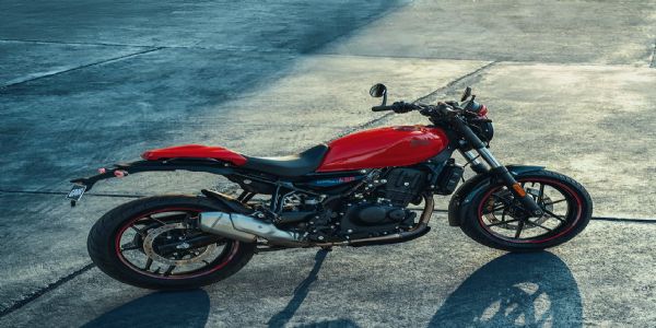 रॉयल एनफील्डची 2026 गुरिल्ला 450 भारतात लॉन्च