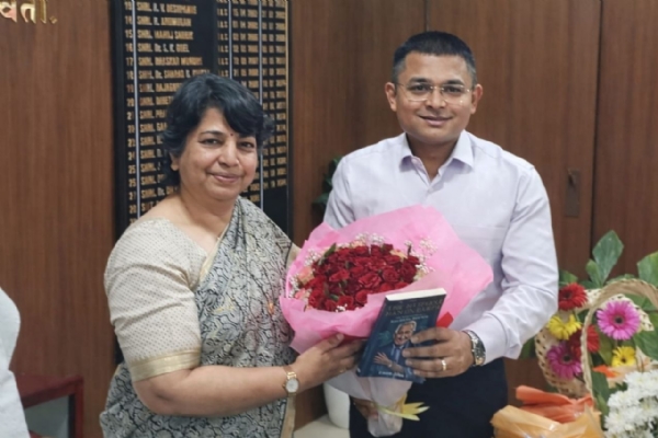 नयना गुंडे यांनी विभागीय आयुक्त पदाचा पदभार स्विकारला नयना गुंडे यांनी विभागीय आयुक्त पदाचा पदभार स्विकारला