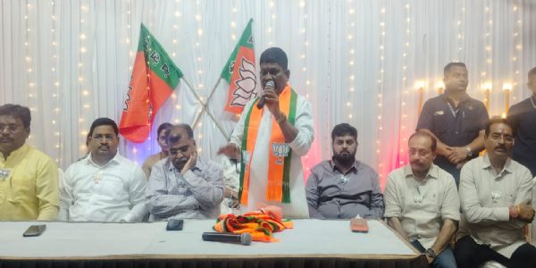 डोंबिवली : उबाठा सेनेच्या शहरप्रमुखाचा भाजपात प्रवेश