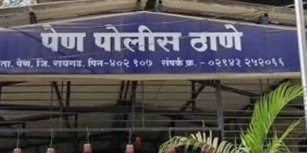 रायगड: पोलीस असल्याचा भासवून सोन्याचे दागिने चोरण्याची घटना, ९९ हजारांचा फसवणूक