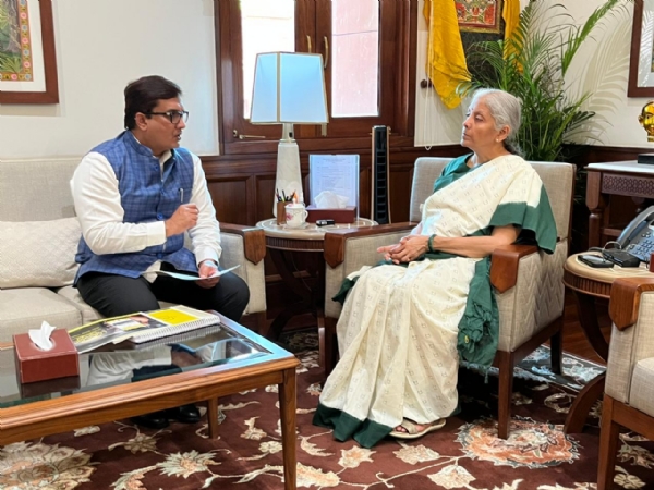 खा. धनंजय महाडिक, अर्थमंत्री सीतारामन चर्चा