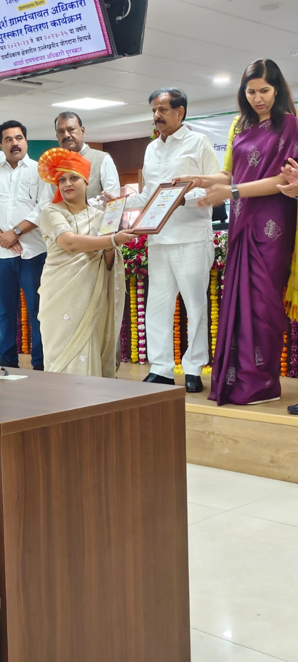 सफाळे ग्रामपंचायतीच्या मेघना संखे यांचा आदर्श ग्रामपंचायत अधिकारी पुरस्काराने सन्मान