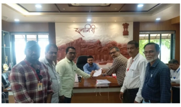 मराठी पत्रकार परिषदेचे जिल्हाधिकाऱ्यांना निवेदन