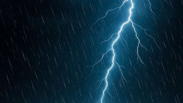पुढील चार दिवस मेघगर्जनेसह गारपीट व वादळी पावसाचा इशारा