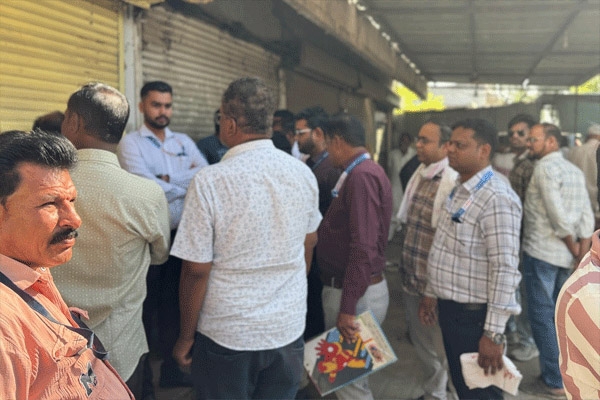 वरूड बाजार समितीची मालमत्ता जप्त वरूड नगरपरिषदेची धडक कारवाई