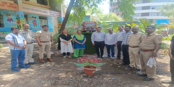 अकोला बस स्थानकात स्वच्छता अभियानाचे निरीक्षण