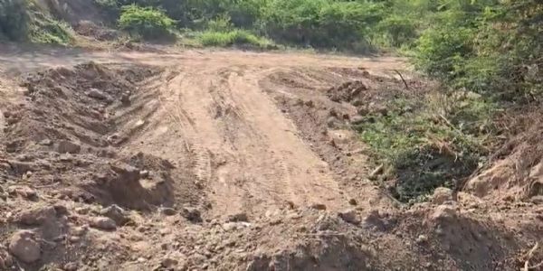 अकोल्यात बाभुळखेड-कालबाई परिसरात माती व वाळू चोरी, प्रकरण गंभीर