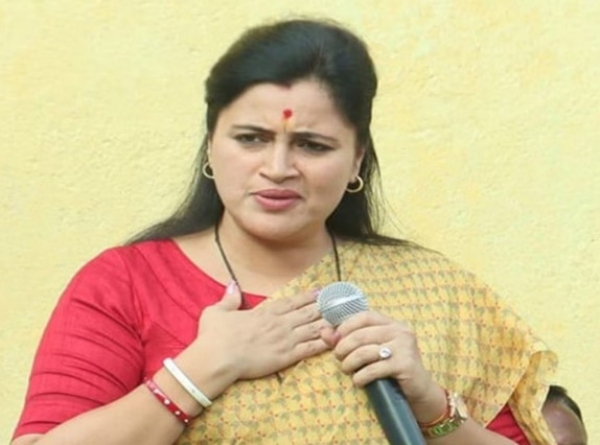 ‘संघर्ष करना मेरे लिए नई बात नही है, मै किसी भी मोड से नई शुरूवात कर सकती हूं’ राज्यसभेची उमेदवारी नाकारल्यानंतर नवनीत राणा भावूक