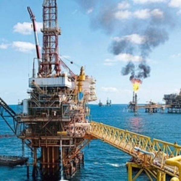 मध्यपूर्वेतील युद्धाच्या पार्श्वभूमीवर भारतात ऊर्जा साठा पुरेसा, एलपीजी-एलएनजी टंचाईची भीती नाही