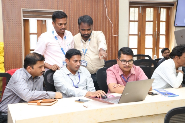 जनगणना सहाय्यक निदेशक वीरेंद्र दीक्षित