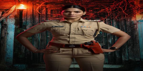 पोलिसांच्या वर्दीत पूजा सावंतचा जबरदस्त अंदाज