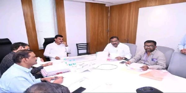 बीड - मंत्री भरणे यांच्या सोबत आमदार सुरेश धस यांची बैठक