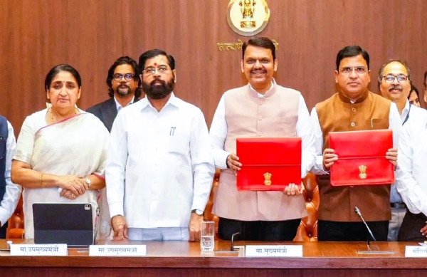 अर्थंसंकल्पाला जाताना मुख्यमंत्री फडणवीस, आशिष जैस्वाल, एकनाथ शिंदे व सुनेत्रा पवार