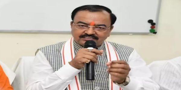 उ.प्र.चे उपमुख्यमंत्री केशव प्रसाद मौर्य यांच्या हेलिकॉप्टरचे आपत्कालीन लँडिंग