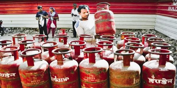 देशभरात गॅस सिलेंडरच्या किंमतीत वाढ