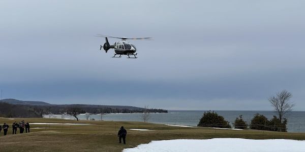 कॅनडात जॉर्जियन खाडीत बर्फाचा मोठा तुकडा तुटला, अडकलेल्या 23 जणांची सुटका