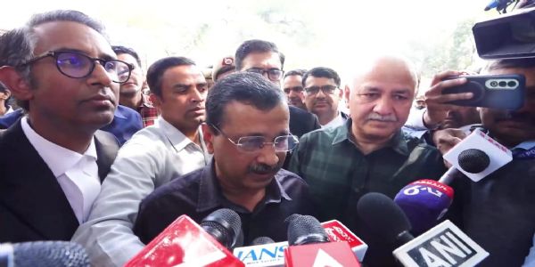 दिल्ली मद्य घोटाळा : हायकोर्टाकडून केजरीवाल, सिसोदिया यांच्यासह २१ जणांना नोटीस