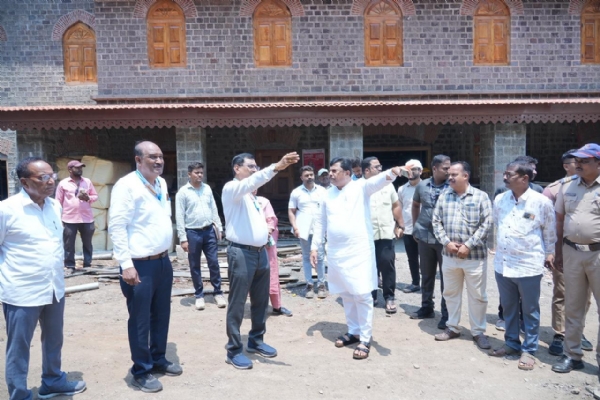 संगीतसूर्य केशवराव भोसले नाट्यगृहाच्या  कामाची पाहणी आ. क्षीरसागर यांनी केली