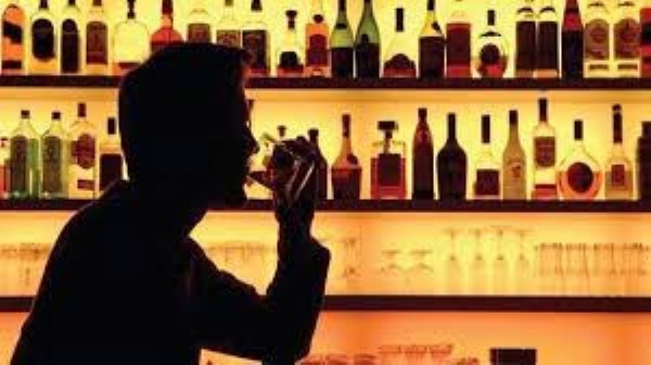 शासनाचे जीवघेणे धोरण, अवैध दारुचा फटका शहरातील 15 बीअर बार परमीट रम बंद