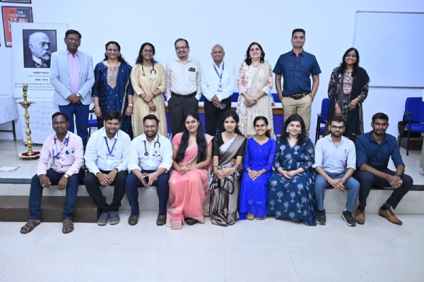 **न्यू पनवेलमध्ये ‘मिशन लक्ष्यवेध’ टेबल टेनिस निवड चाचणीला दिमाखात सुरुवात** न्यू पनवेल : क्रीडा क्षेत्रात भावी आंतरराष्ट्रीय विजेते घडवण्याच्या उद्देशाने शासनाच्या “मिशन लक्ष्यवेध” अंतर्गत मुंबई विभागीय टेबल टेनिस निवड चाचणीला न्यू पनवेल येथे ९ एप्रिल रोजी दिमाखात सुरुवात झाली. जिल्हा क्रीडा अधिकारी कार्यालय, रायगड यांच्या यजमानपदाखाली ही चाचणी आयोजित करण्यात आली आहे. विभागीय उपसंचालक नवनाथ फरताडे यांच्या मार्गदर्शनाखाली पार पडणाऱ्या या निवड प्रक्रियेच्या उद्घाटनप्रसंगी जिल्हा क्रीडा अधिकारी, पालघर सुहास व्हनमाने, आयोजक जिल्हा क्रीडा अधिकारी रायगड प्रकाश वाघ, निवड समिती सदस्य व मार्गदर्शक श्रेया बोर्डवेकर, सुचिता ढमाले, निळकंठ आखाडे, संजय कडू, अनिल बंदेल आणि असद सय्यद यांच्यासह क्रीडा क्षेत्रातील मान्यवर उपस्थित होते. या निवड चाचणीसाठी मुंबई विभागातून एकूण ८३ खेळाडूंनी नोंदणी केली होती. मात्र, “मिशन लक्ष्यवेध”च्या कठोर निकषांनुसार छाननी केल्यानंतर केवळ ३४ अव्वल खेळाडूंना अंतिम चाचणीसाठी पात्र ठरविण्यात आले आहे. विशेष म्हणजे या खेळाडूंमध्ये २ आंतरराष्ट्रीय, १५ राष्ट्रीय आणि १८ राज्यस्तरीय पदक विजेत्यांचा समावेश असल्याने स्पर्धेची पातळी अत्यंत उच्च दर्जाची ठरली आहे. या निवड प्रक्रियेत केवळ विजय-पराजयावर भर न देता खेळाडूंच्या सर्वांगीण क्षमतेचे मूल्यांकन केले जात आहे. फिटनेस टेस्ट, स्किल टेस्ट आणि प्रत्यक्ष सामन्यातील कामगिरी या तीन स्तरांवर खेळाडूंची कसून परीक्षा घेतली जात आहे. “मिशन लक्ष्यवेध” अंतर्गत निवड झालेल्या खेळाडूंना पुढील टप्प्यात विशेष प्रशिक्षण व आधुनिक सुविधा उपलब्ध करून दिल्या जाणार आहेत. यामुळे हे खेळाडू भविष्यात ऑलिम्पिकसारख्या जागतिक स्पर्धांमध्ये भारताचे प्रतिनिधित्व करण्यास सक्षम ठरतील, असा विश्वास क्रीडा विभागाने व्यक्त केला आहे. **न्यू पनवेलमध्ये ‘मिशन लक्ष्यवेध’ टेबल टेनिस निवड चाचणीला दिमाखात सुरुवात** न्यू पनवेल : क्रीडा क्षेत्रात भावी आंतरराष्ट्रीय विजेते घडवण्याच्या उद्देशाने शासनाच्या “मिशन लक्ष्यवेध” अंतर्गत मुंबई विभागीय टेबल टेनिस निवड चाचणीला न्यू पनवेल येथे ९ एप्रिल रोजी दिमाखात सुरुवात झाली. जिल्हा क्रीडा अधिकारी कार्यालय, रायगड यांच्या यजमानपदाखाली ही चाचणी आयोजित करण्यात आली आहे. विभागीय उपसंचालक नवनाथ फरताडे यांच्या मार्गदर्शनाखाली पार पडणाऱ्या या निवड प्रक्रियेच्या उद्घाटनप्रसंगी जिल्हा क्रीडा अधिकारी, पालघर सुहास व्हनमाने, आयोजक जिल्हा क्रीडा अधिकारी रायगड प्रकाश वाघ, निवड समिती सदस्य व मार्गदर्शक श्रेया बोर्डवेकर, सुचिता ढमाले, निळकंठ आखाडे, संजय कडू, अनिल बंदेल आणि असद सय्यद यांच्यासह क्रीडा क्षेत्रातील मान्यवर उपस्थित होते. या निवड चाचणीसाठी मुंबई विभागातून एकूण ८३ खेळाडूंनी नोंदणी केली होती. मात्र, “मिशन लक्ष्यवेध”च्या कठोर निकषांनुसार छाननी केल्यानंतर केवळ ३४ अव्वल खेळाडूंना अंतिम चाचणीसाठी पात्र ठरविण्यात आले आहे. विशेष म्हणजे या खेळाडूंमध्ये २ आंतरराष्ट्रीय, १५ राष्ट्रीय आणि १८ राज्यस्तरीय पदक विजेत्यांचा समावेश असल्याने स्पर्धेची पातळी अत्यंत उच्च दर्जाची ठरली आहे. या निवड प्रक्रियेत केवळ विजय-पराजयावर भर न देता खेळाडूंच्या सर्वांगीण क्षमतेचे मूल्यांकन केले जात आहे. फिटनेस टेस्ट, स्किल टेस्ट आणि प्रत्यक्ष सामन्यातील कामगिरी या तीन स्तरांवर खेळाडूंची कसून परीक्षा घेतली जात आहे. “मिशन लक्ष्यवेध” अंतर्गत निवड झालेल्या खेळाडूंना पुढील टप्प्यात विशेष प्रशिक्षण व आधुनिक सुविधा उपलब्ध करून दिल्या जाणार आहेत. यामुळे हे खेळाडू भविष्यात ऑलिम्पिकसारख्या जागतिक स्पर्धांमध्ये भारताचे प्रतिनिधित्व करण्यास सक्षम ठरतील, असा विश्वास क्रीडा विभागाने व्यक्त केला आहे.