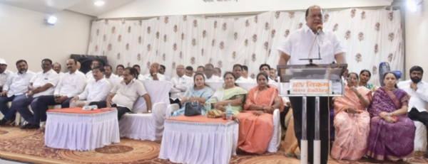 कागलमध्ये पदाधिकारी व कार्यकर्त्यांच्या बैठकीत बोलताना मंत्री मुश्रीफ