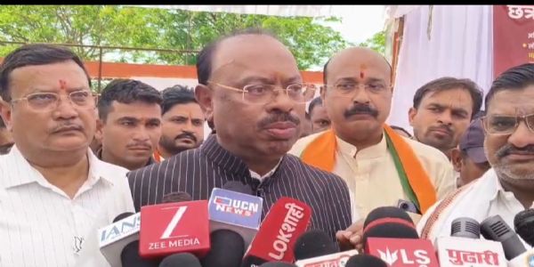 महायुतीचा धर्म उद्धव ठाकरे व संजय राऊत यांनी तोडला – चंद्रशेखर बावनकुळे