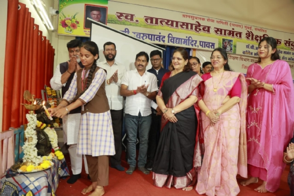 राज्यातील पहिल्या फुलराणी उपक्रमाचे विद्यार्थिनीच्या हस्ते उद्घाटन राज्यातील पहिल्या फुलराणी उपक्रमाचे विद्यार्थिनीच्या हस्ते उद्घाटन