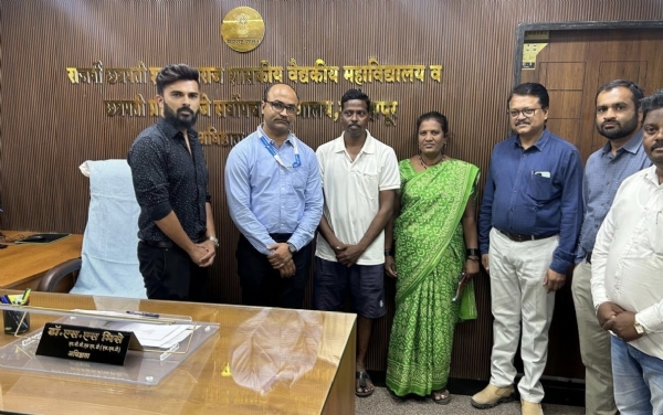 व्हेरिकोज वेन्स शस्त्रक्रियाझालेला रुग्ण आणि डॉक्टर्स