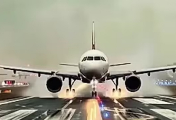 Emergency landing flight coming Dubai Lucknow Emergency landing flight coming Dubai Lucknow