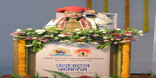 महिलांना सभागृहांत आरक्षण देण्याचा निर्णय महात्मा फुले यांना खरे अभिवादन - मुख्यमंत्री